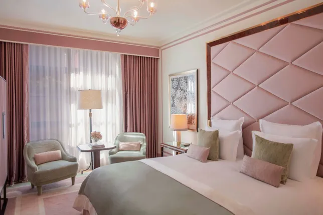 Fouquet's New York — guestroom drapery